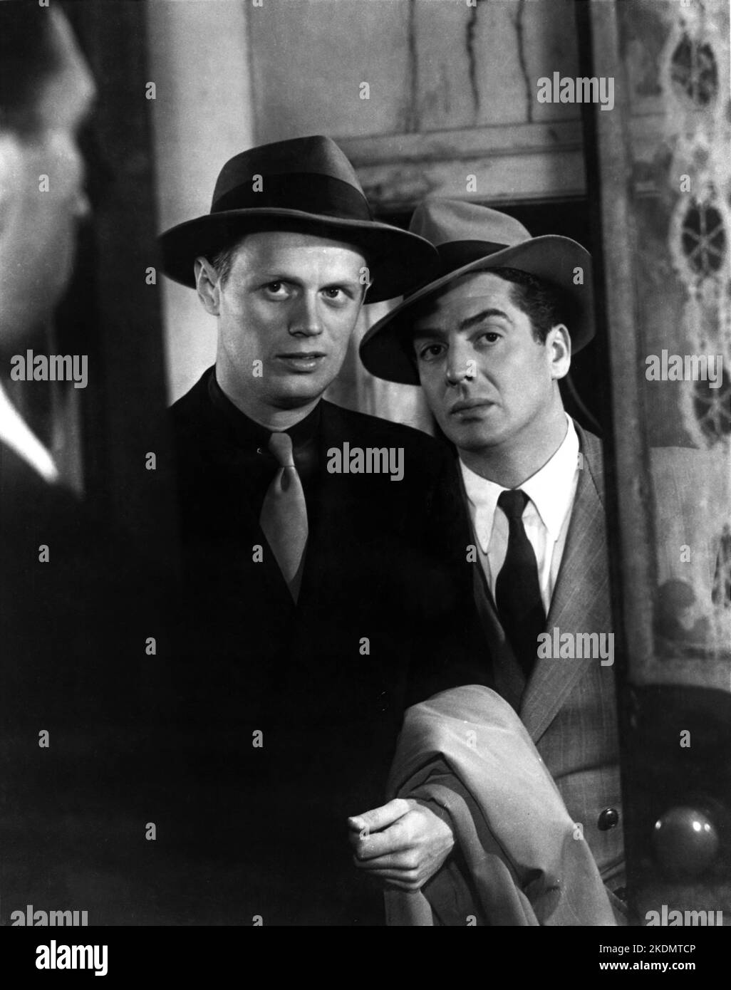 RICHARD WIDMARK and VICTOR MATURE in KISS OF DEATH 1947 director HENRY