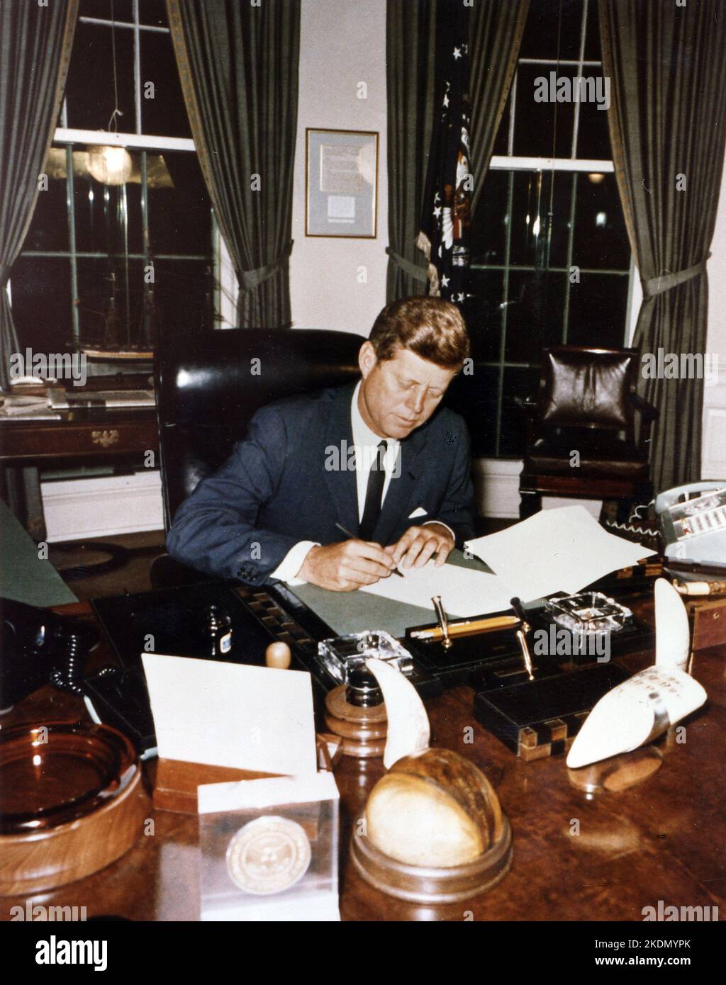 Signing Cuba Quarantine Proclamation. President Kennedy. White House, Oval Office - 23 October 1962 - Robert L. Knudsen photographer Stock Photo