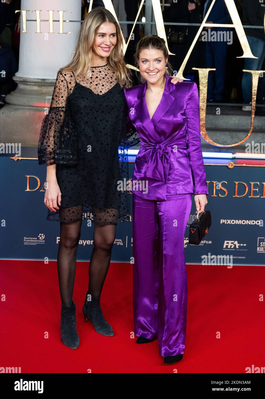 Munich, Germany. 07th Nov, 2022. Actresses Sarah Rebellato (l) and Lara