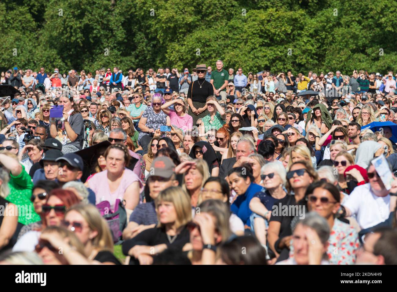 A large crowd in Hyde park watching the live broadcast of Her Majesty the Queen's coffin being taken by military procession from Buckingham Palace to Stock Photo