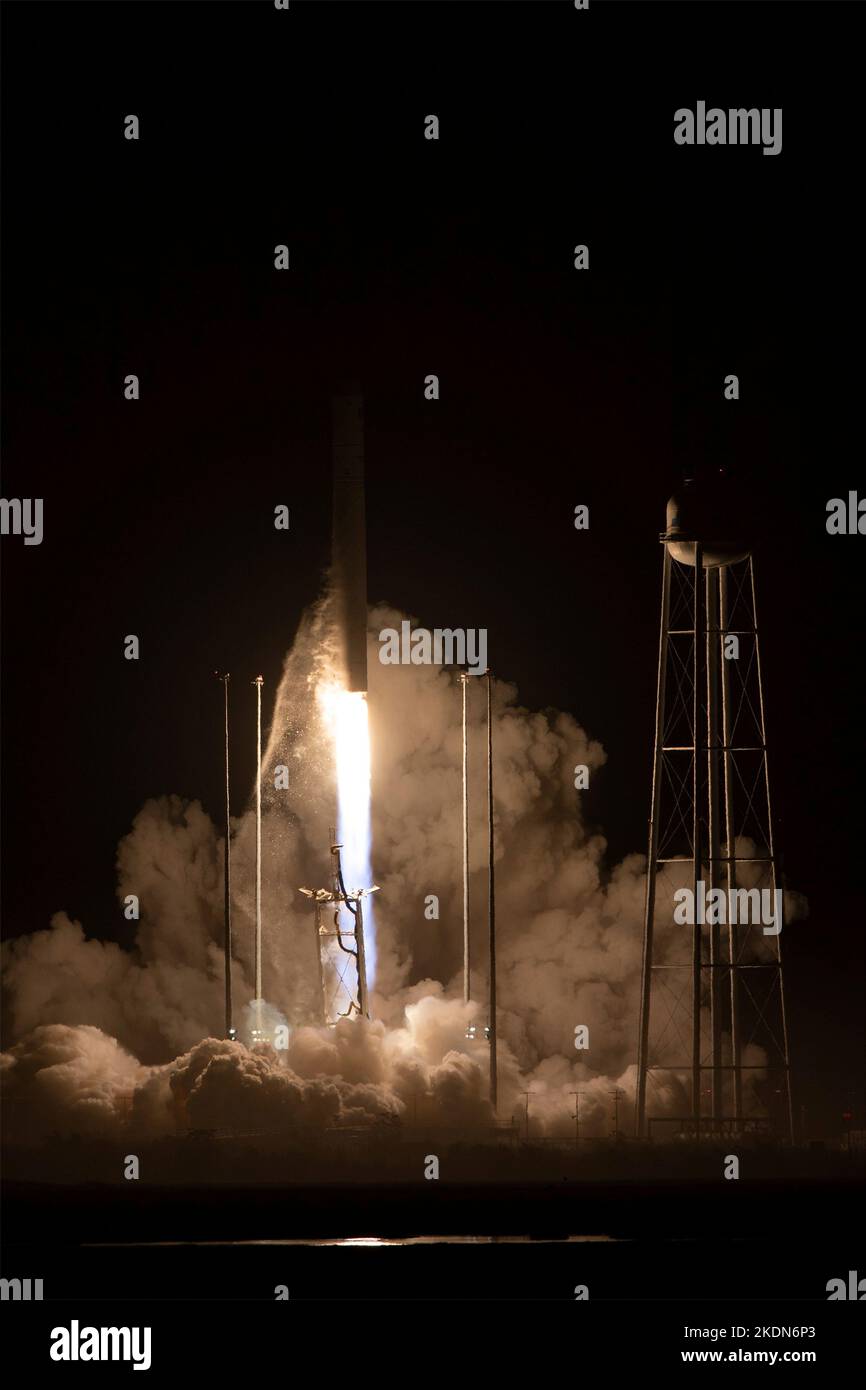 Wallops Island, United States of America. 07 November, 2022. The Northrop Grumman Antares rocket carrying the unmanned Cygnus spacecraft blasts off in a predawn launch from the Mid-Atlantic Regional Spaceport Pad-0A at the NASA Wallops Flight Facility, November 7, 2022 in Wallops Island, Virginia, USA. The launch is the 18th unmanned cargo resupply mission by Northrop Grumman to the International Space Station. Credit: Terry Zaperach/NASA/Alamy Live News Stock Photo