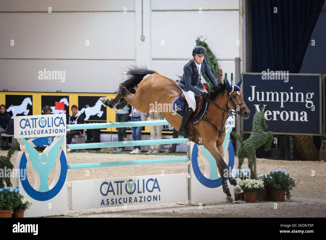 Harry charles jumping romeo 88 hi-res stock photography and images - Alamy
