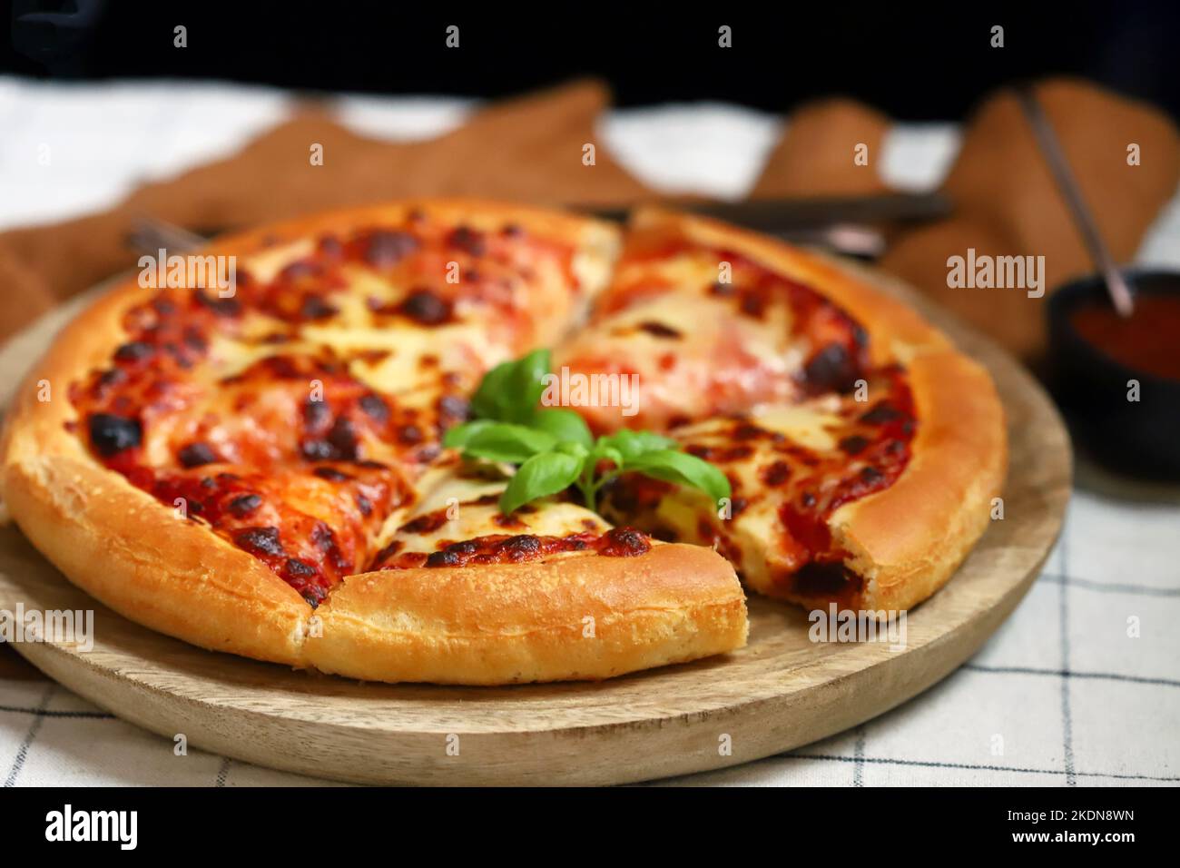 Hot and fresh pizza hi-res stock photography and images - Alamy