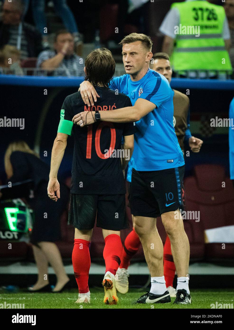 Moskau , 11.07.2018 Co-Trainer Ivica Olic nimmt Luka Modric (Kroatien) in den Arm Kroatien - England Copyright (nur fŸr journalistische Zwecke) by : Stock Photo