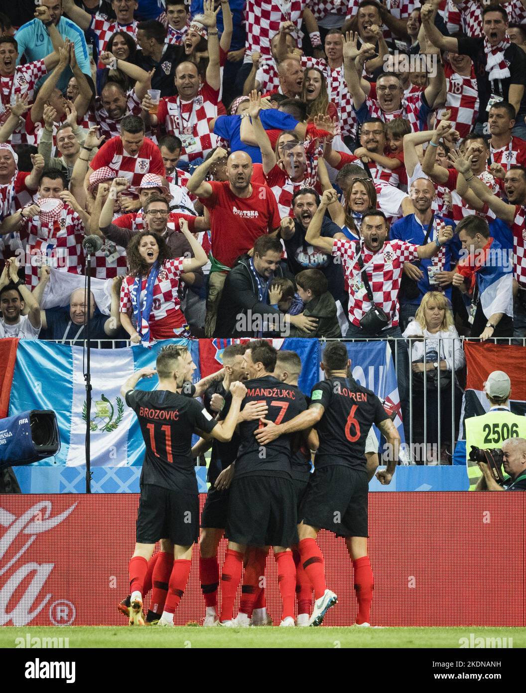Moskau , 11.07.2018 Kroatische Fans feiern den Ausgleich von Ivan Perisic (Kroatien) Kroatien - England Copyright (nur fŸr journalistische Zwecke) by Stock Photo