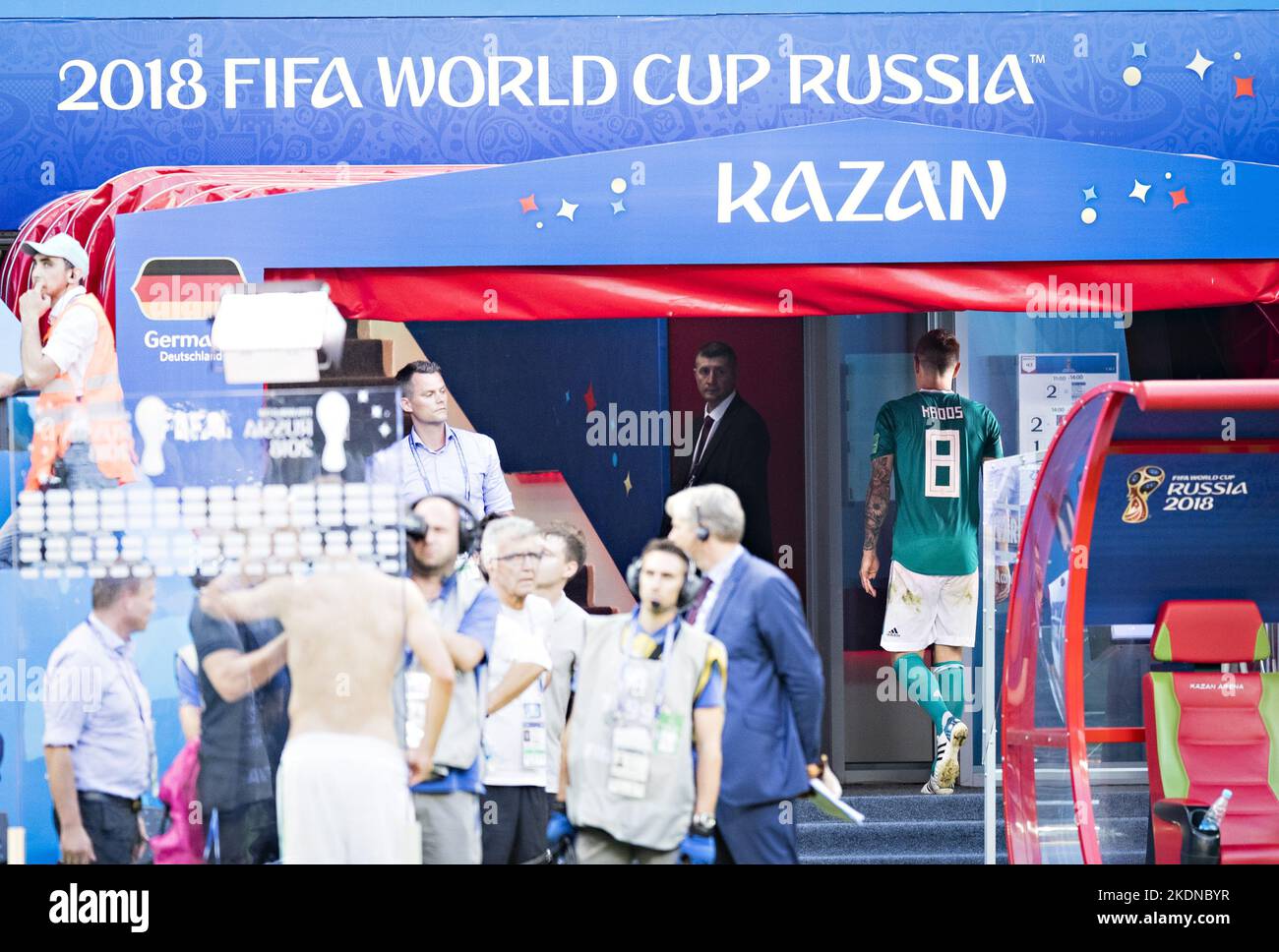 Kazan, 27.06.2018 Toni Kroos (Deutschland) verlŠsst enttŠuscht das Spielfeld Deutschland - SŸdkorea Copyright (nur fŸr journalistische Zwecke) by :  M Stock Photo