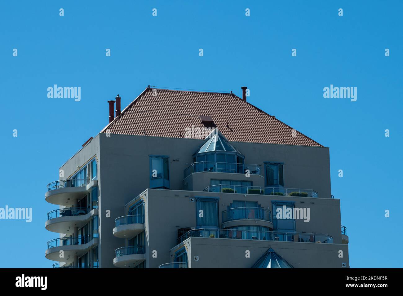 High rise apartment building canada hi-res stock photography and images ...