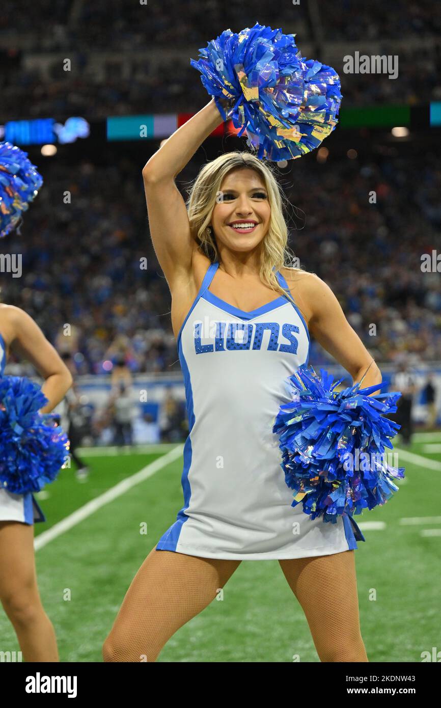 DETROIT, MI NOVEMBER 06 Detroit Lions cheerleaders perform during