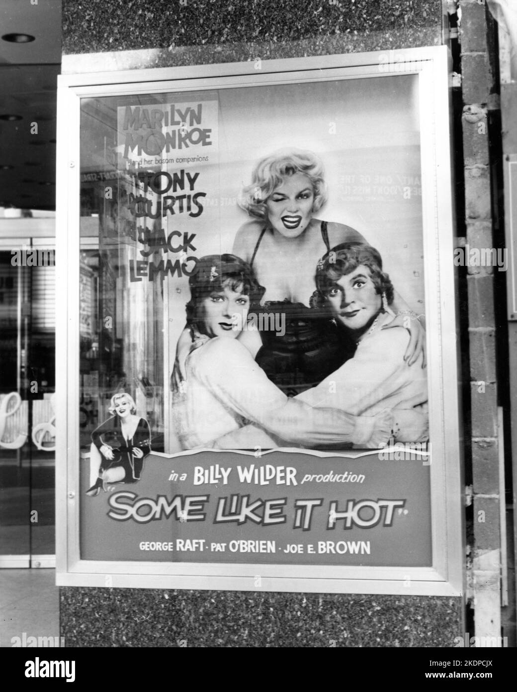 Outside of Loew's State Movie Theatre in New York City in March 1959 showing advertising display for MARILYN MONROE TONY CURTIS and JACK LEMMON in SOME LIKE IT HOT 1959 director BILLY WILDER screenplay Billy Wilder and I.A.L. Diamond Ashton Productions / The Mirisch Corporation / United Artists Stock Photo