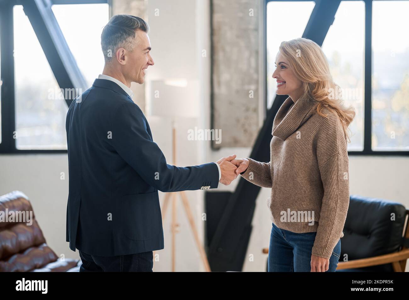 Female customer dressed hi-res stock photography and images - Alamy