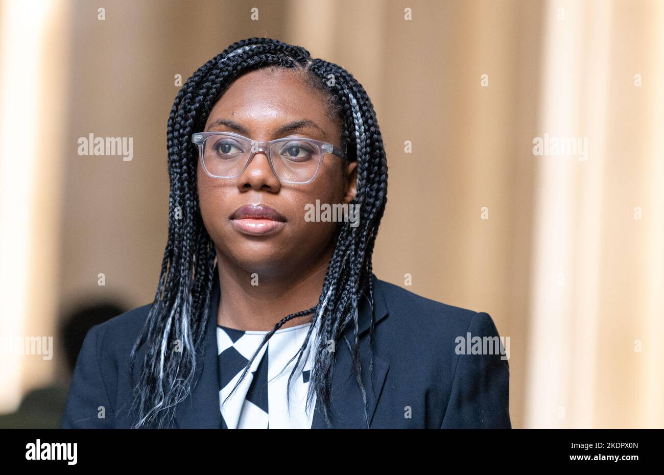 London, UK. 08th Nov, 2022. Kemi Badenoch, International Trade Secretary arrives at a cabinet meeting at 10 Downing Street London. Credit: Ian Davidson/Alamy Live News Stock Photo