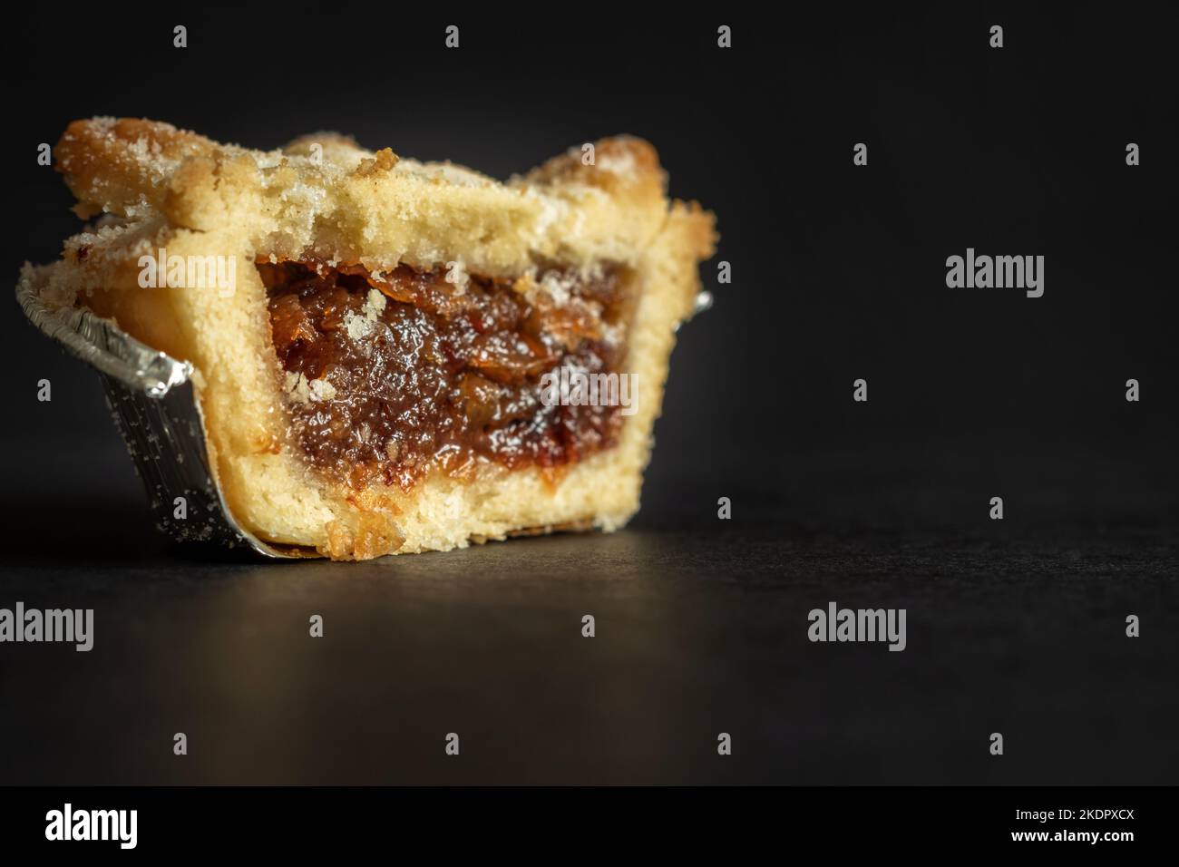 Mince pie halved hi-res stock photography and images - Alamy
