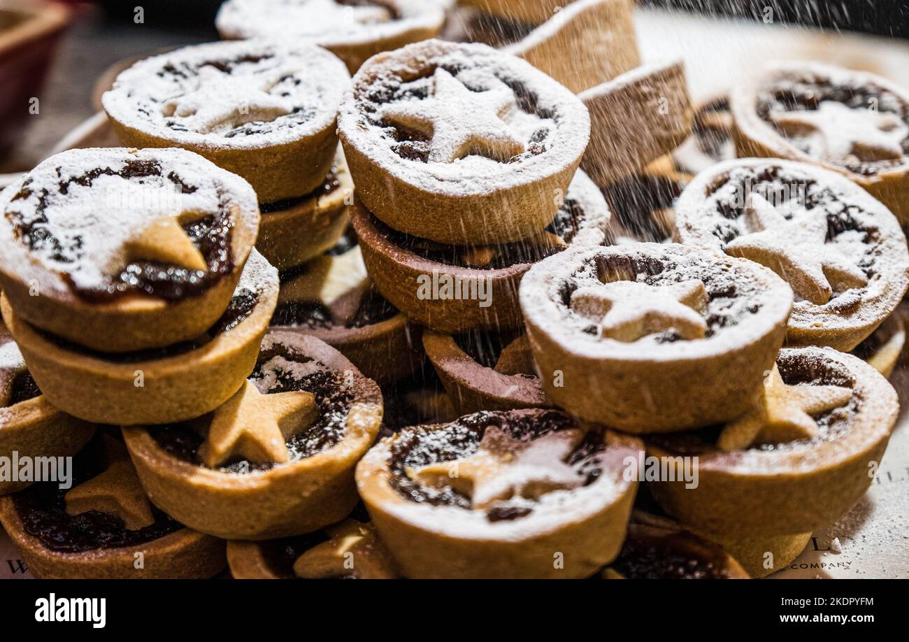 Sugar coated mince pies hi-res stock photography and images - Alamy