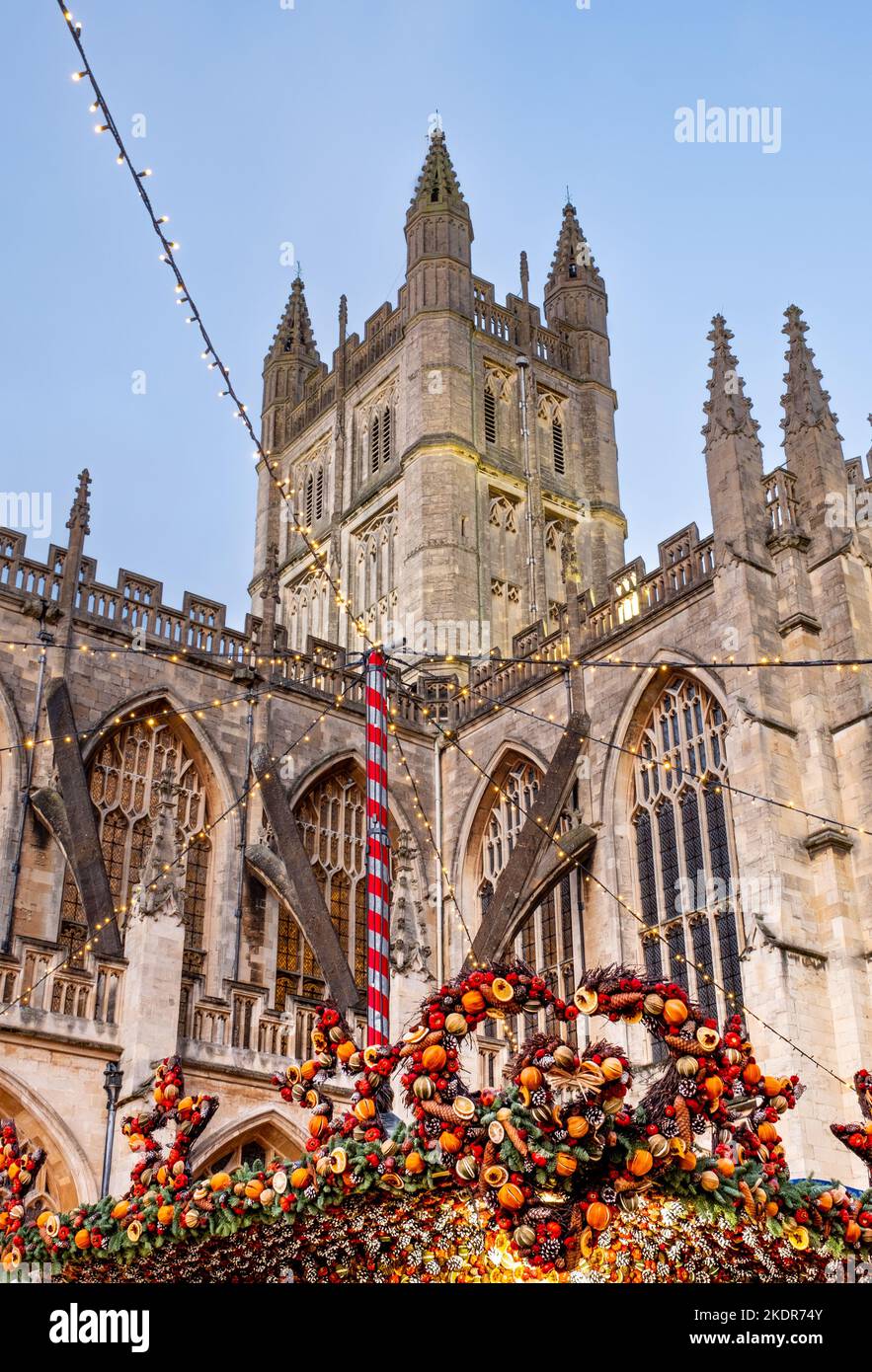 Bath Christmas market stalls backdropped by Bath Abbey. November 2018 ...