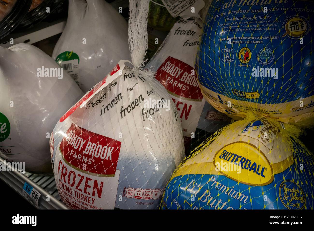 Frozen turkeys for sale in a supermarket in New York on Thursday, November 3, 2022.  (© Richard B. Levine) Stock Photo