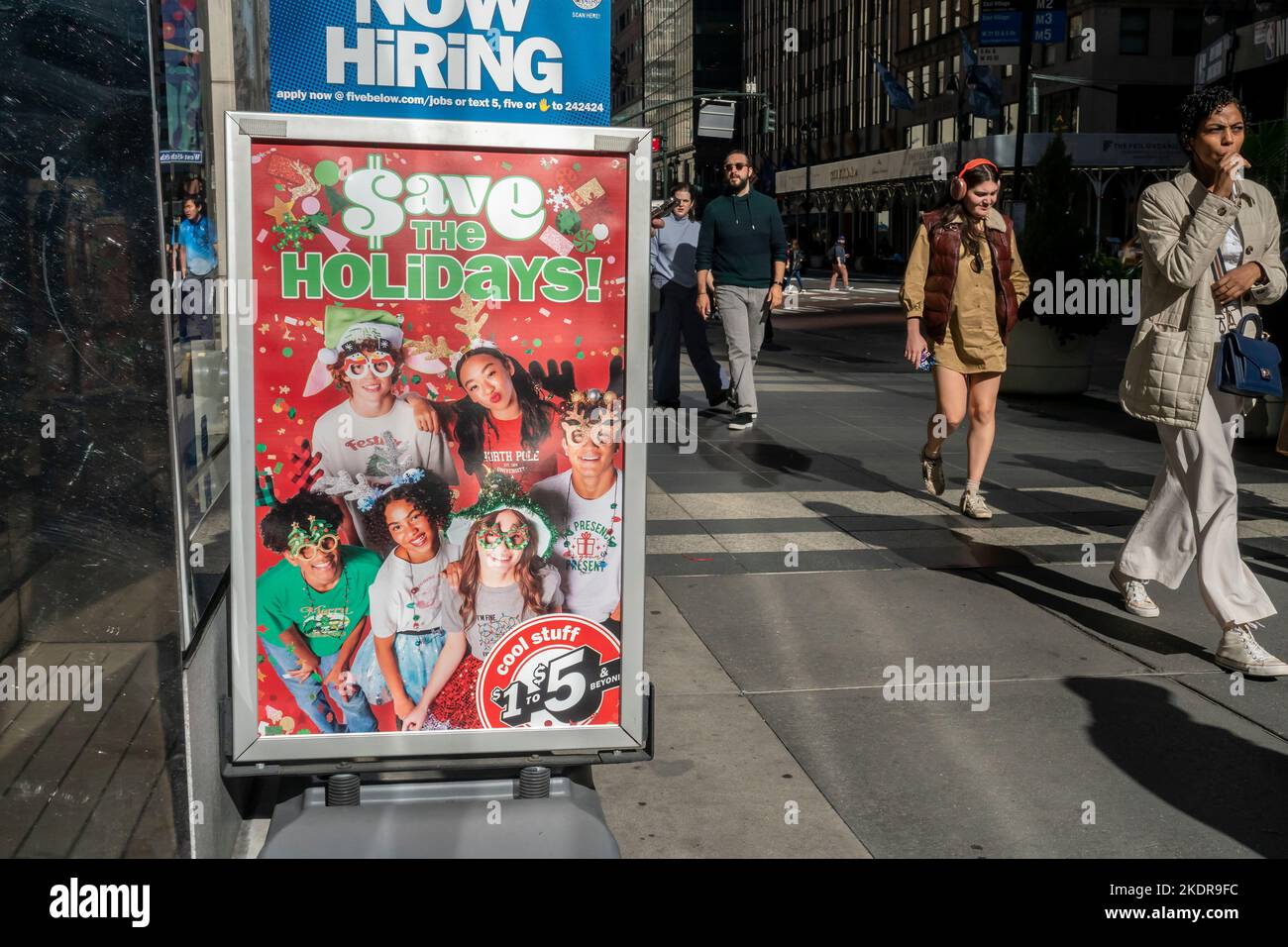 Hiring sign outside a Five Below store in Midtown Manhattan in New York on Thursday, October 27, 2022. (© Richard B. Levine) Stock Photo