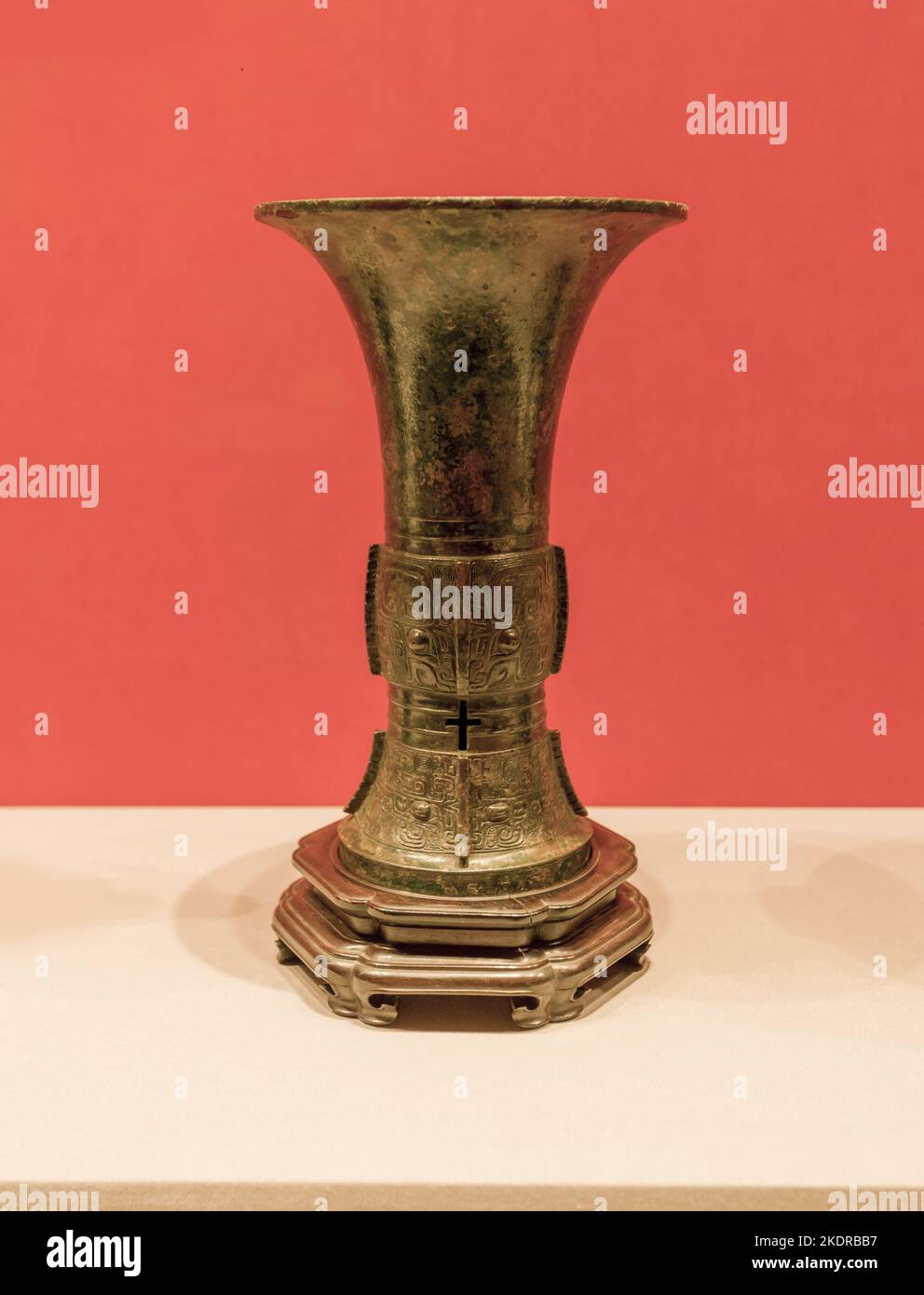 Confucius museum shang dynasty vase with beast grain Stock Photo Alamy