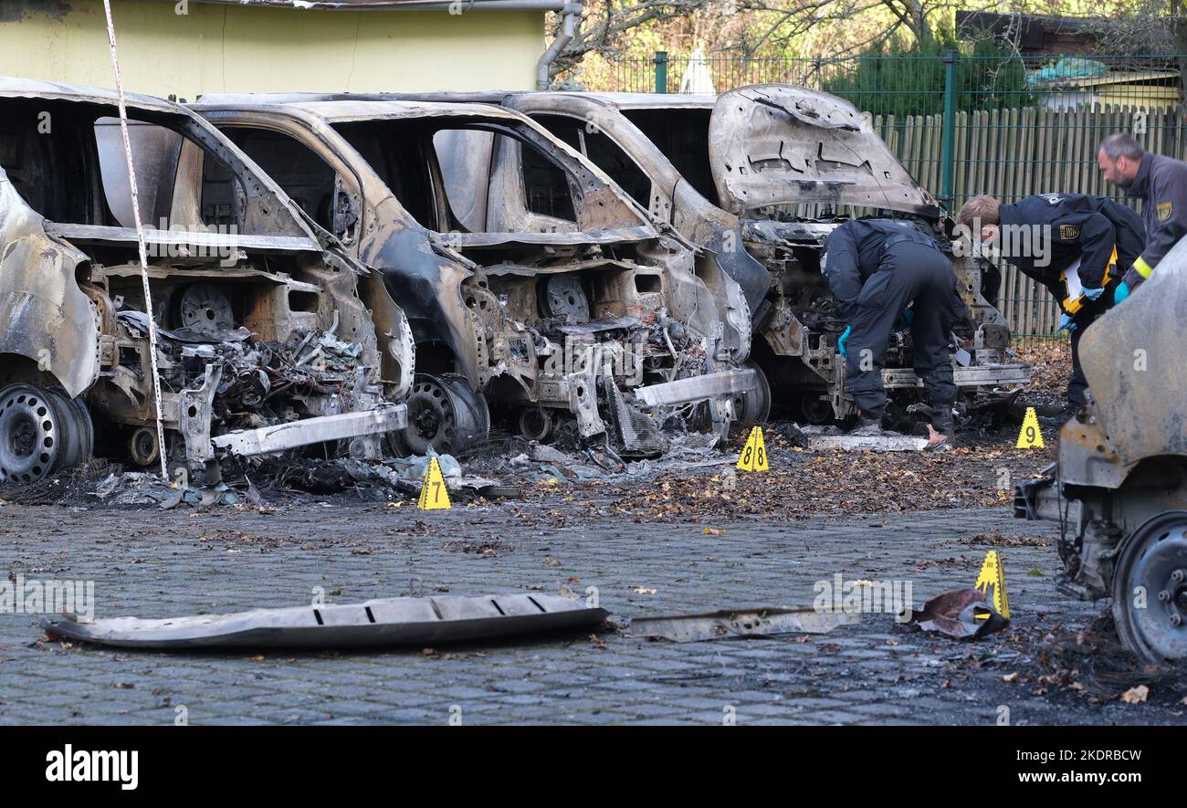 Leipzig, Germany. 08th Nov, 2022. Investigators are examining burned-out vehicles belonging to a real estate company on the company's premises. Unknown persons set the cars on fire, the police do not exclude a political motive. Credit: Sebastian Willnow/dpa/Alamy Live News Stock Photo