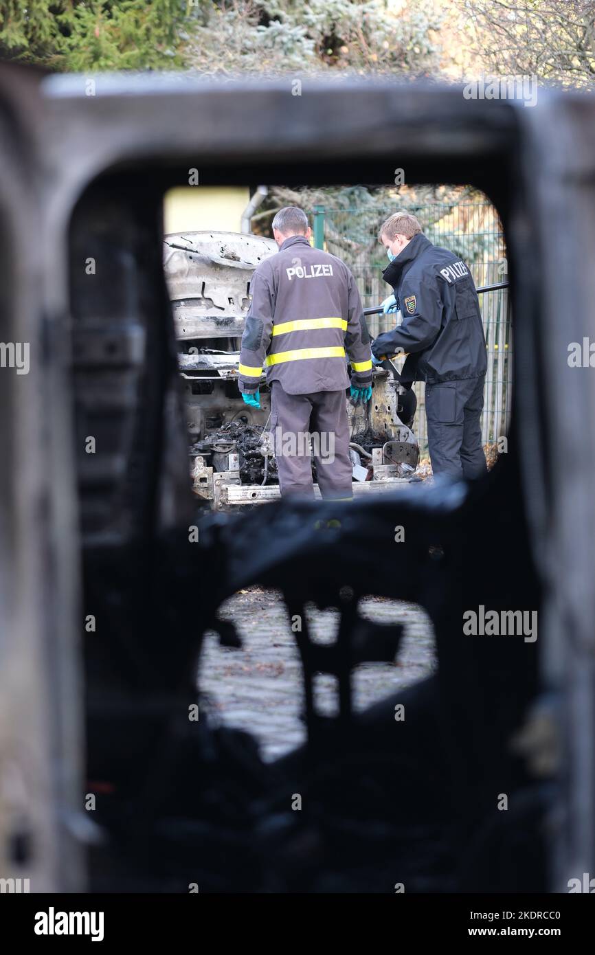 Leipzig, Germany. 08th Nov, 2022. Investigators are examining a burned-out vehicle belonging to a real estate company on the company's premises. Unknown persons set fire to the cars, the police do not exclude a political motive. Credit: Sebastian Willnow/dpa/Alamy Live News Stock Photo