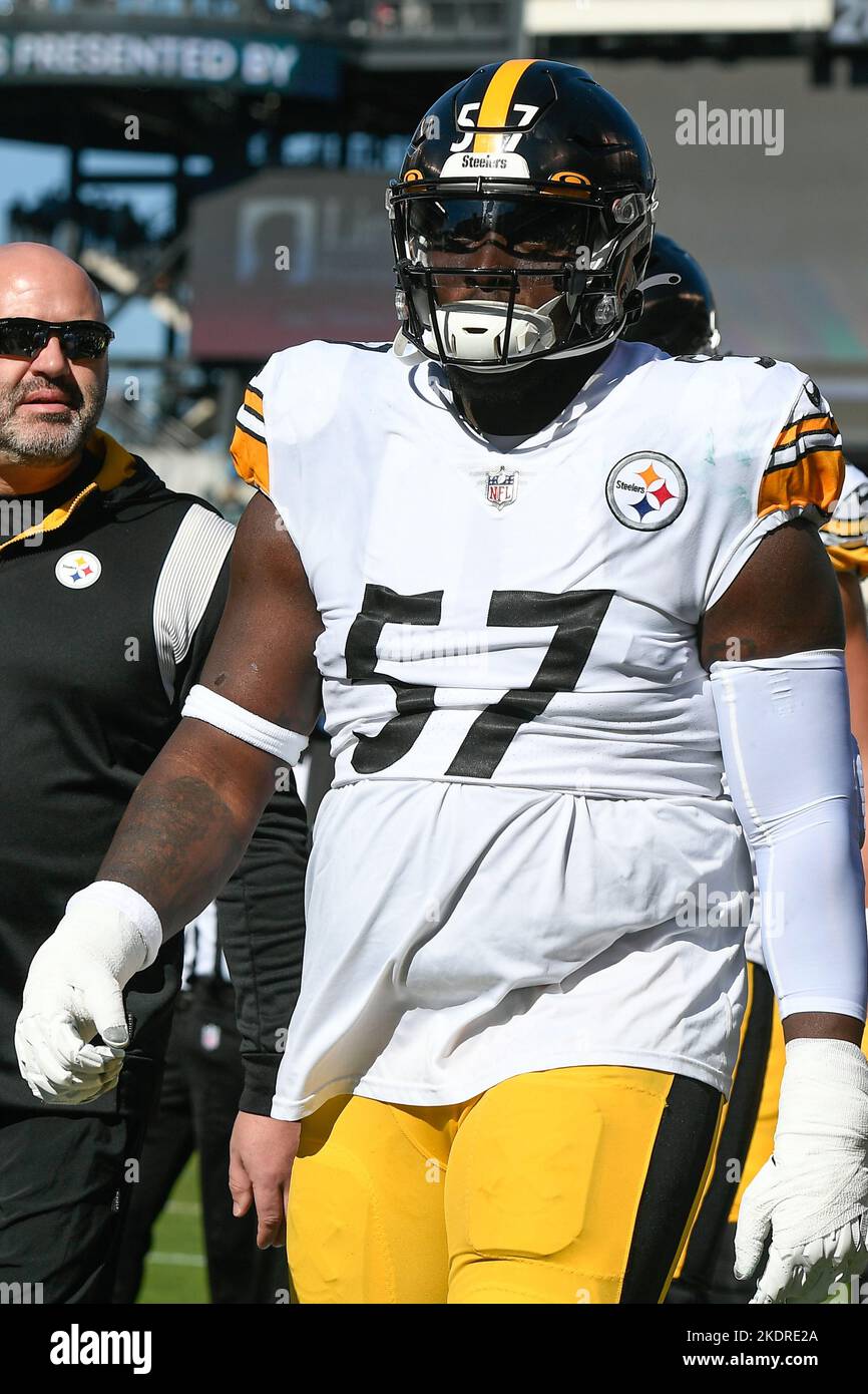 https://c8.alamy.com/comp/2KDRE2A/october-30-2022-philadelphia-pa-pittsburgh-steelers-defensive-tackle-montravius-adams-57-warms-up-before-the-start-of-a-game-in-philadelphia-pennsylvania-eric-canhacsmsipa-usacredit-image-eric-canhacal-sport-mediasipa-usa-2KDRE2A.jpg