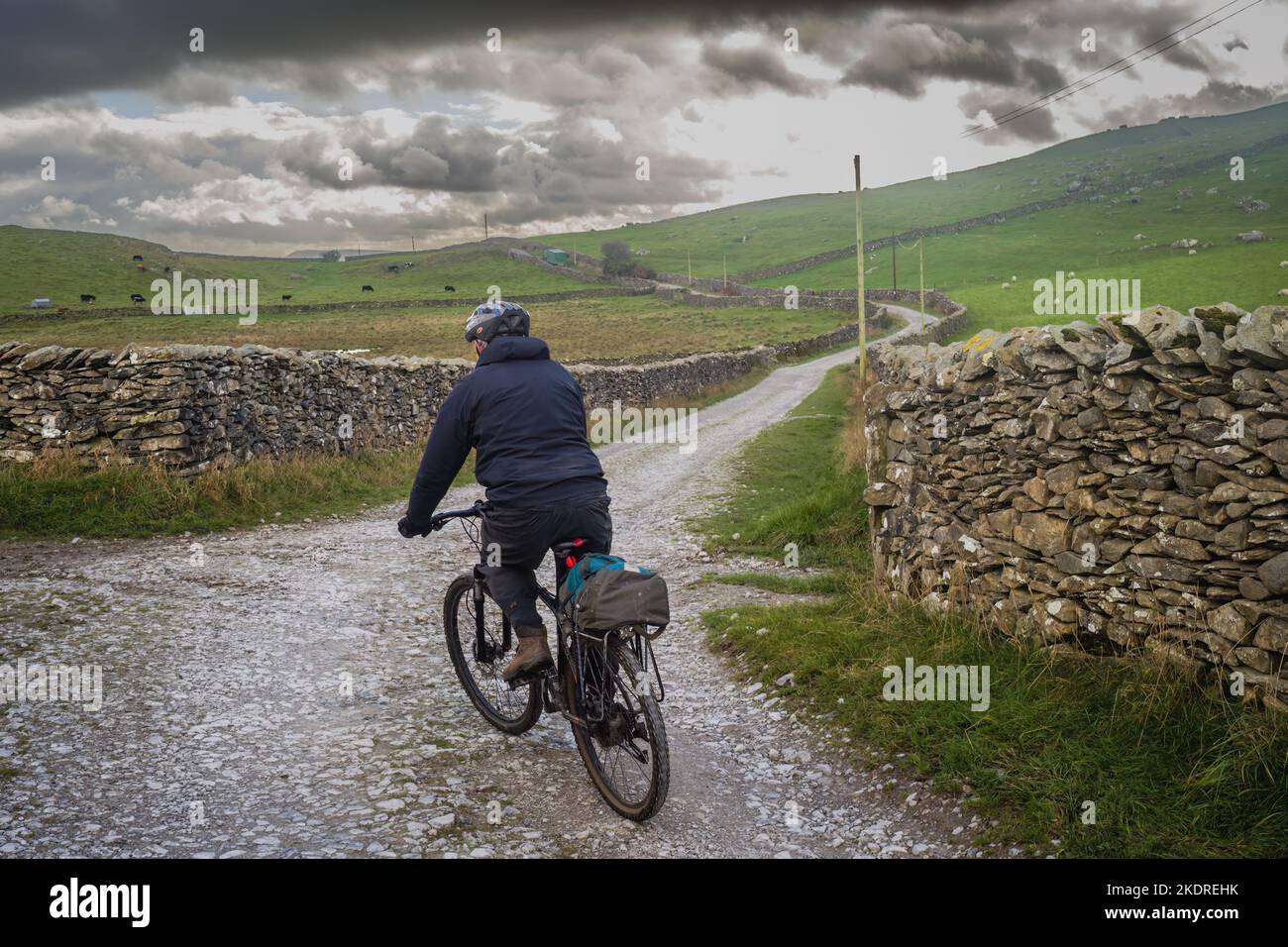 04.11.2022, Austwick, Craven, North Yorkshire, UK.. Mountain biker on lanes above Austwick in crummockdale in the Yorkshire Dales Stock Photo
