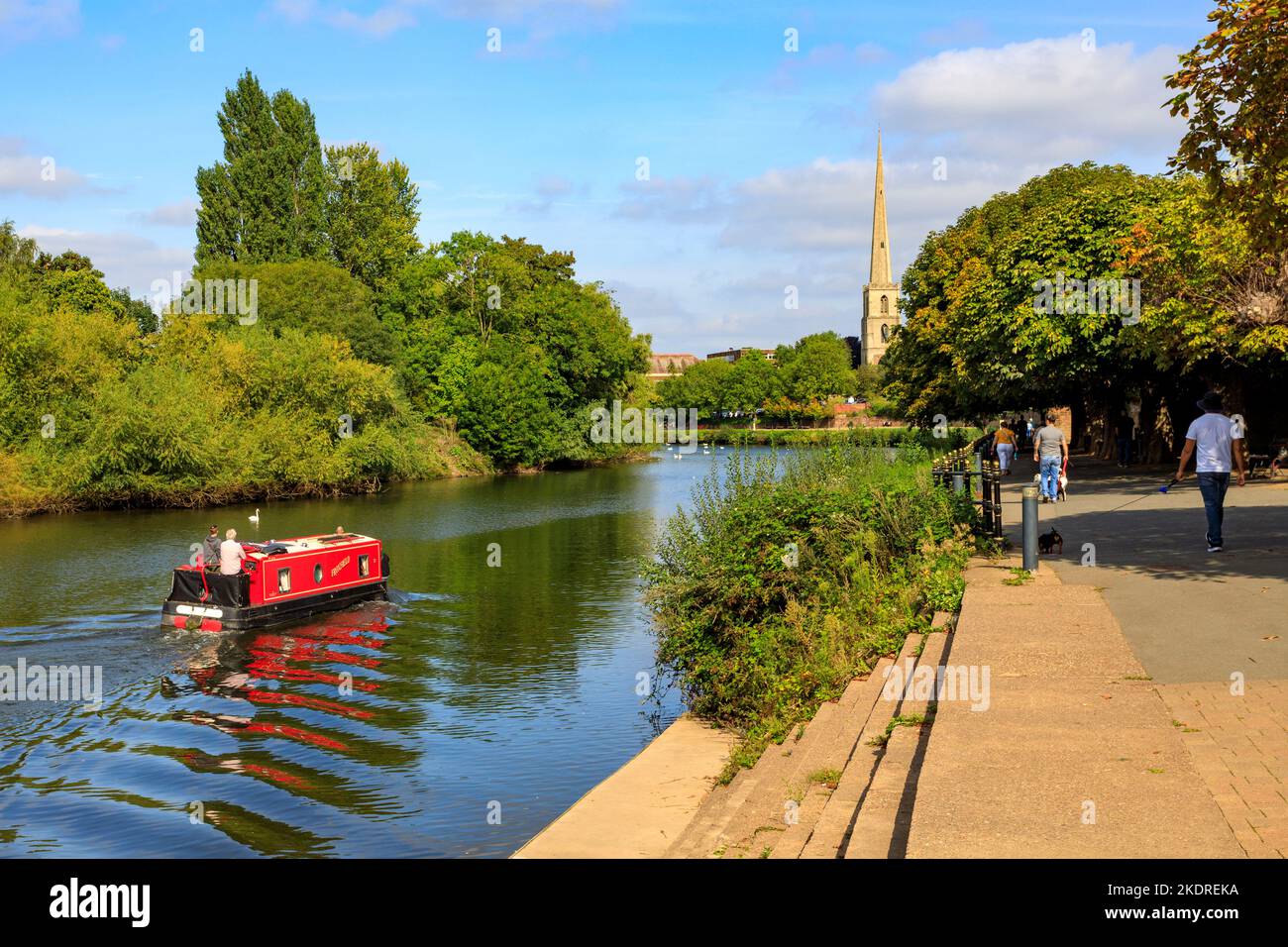 A narrow boat makes it way up the River Severn through Worcester, Worcestershire, England, UK Stock Photo