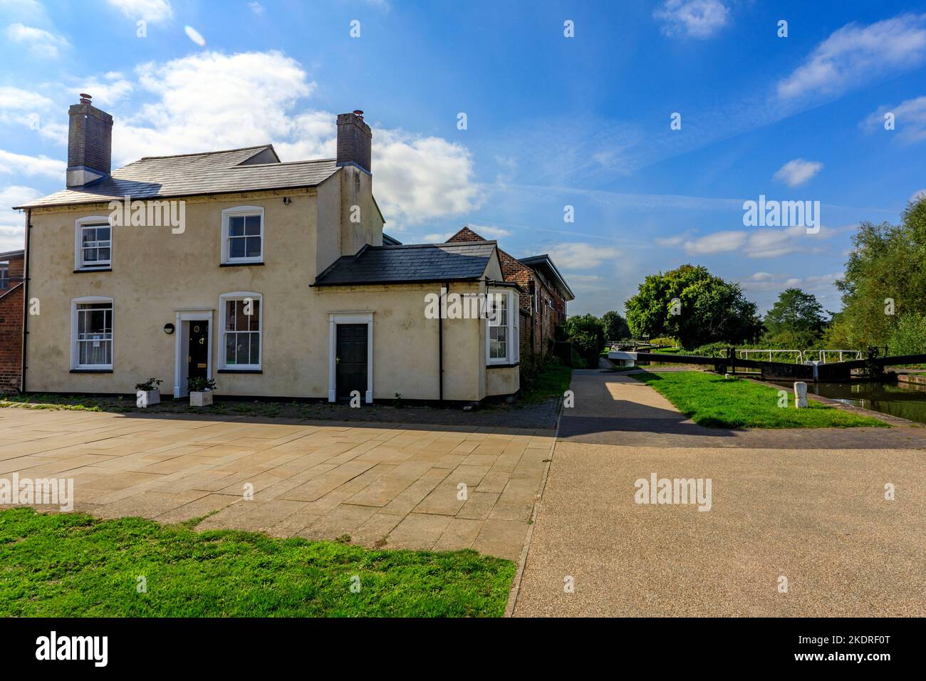 The lock keepers cottage at Diglis locks that give access to the River
