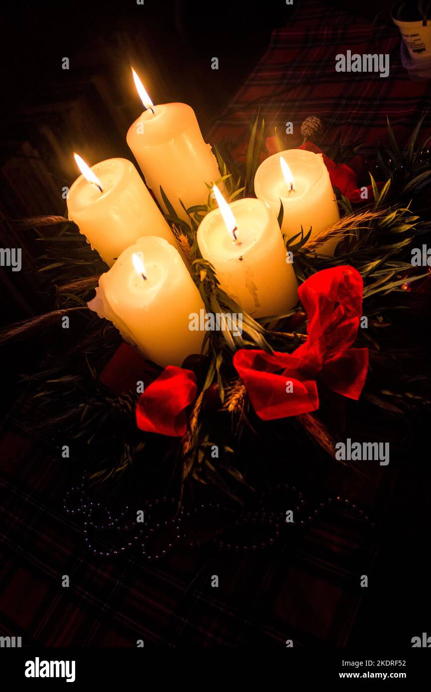Lit advent wreath hires stock photography and images Alamy