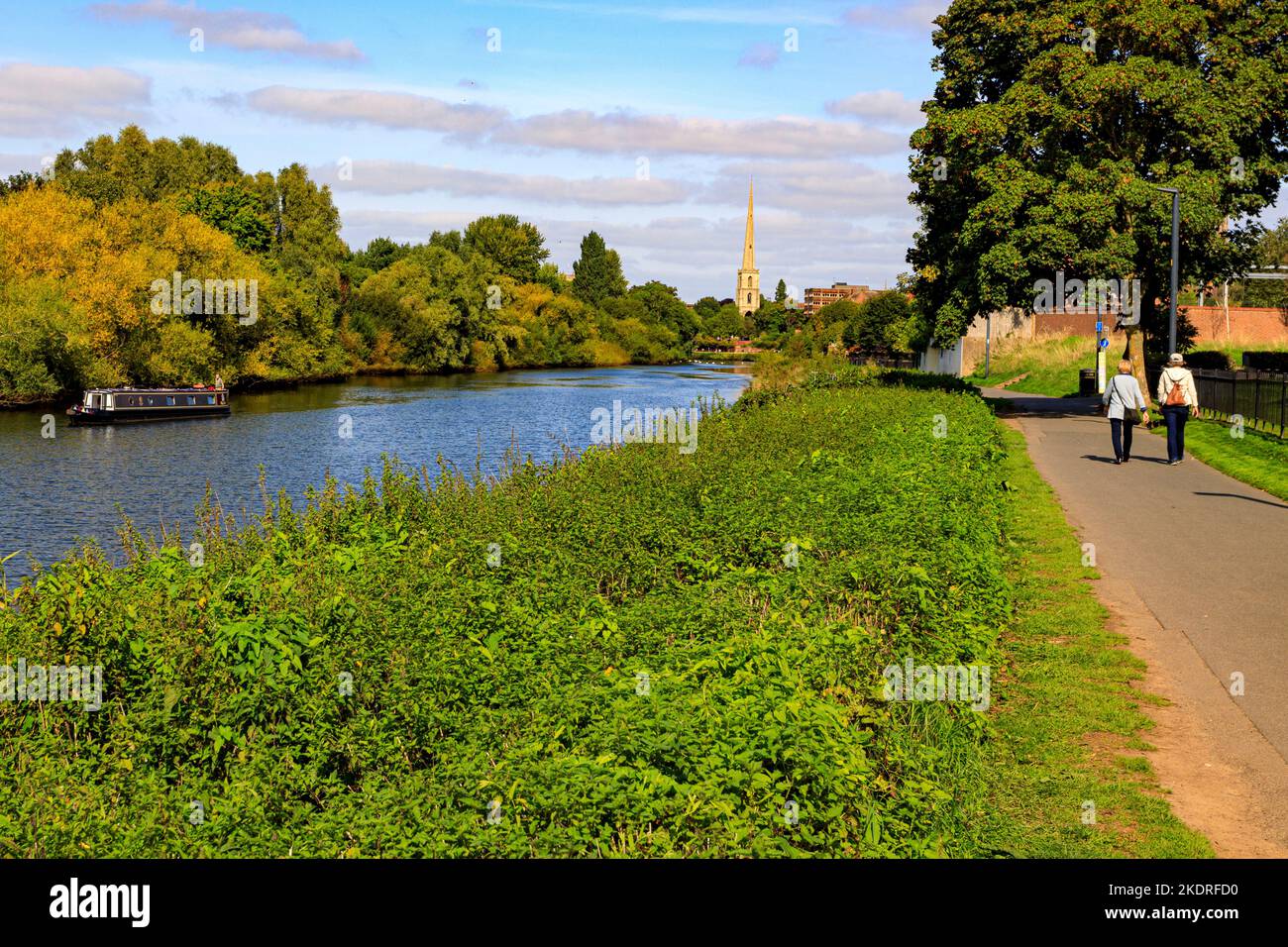 A narrow boat makes it way down the River Severn through Worcester, Worcestershire, England, UK Stock Photo