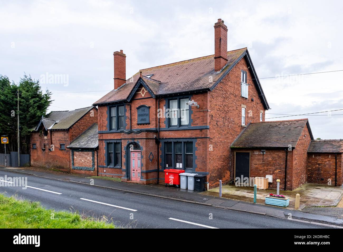 The closed Kinderton Arms pub in Middlewich Cheshire UK Stock Photo Alamy