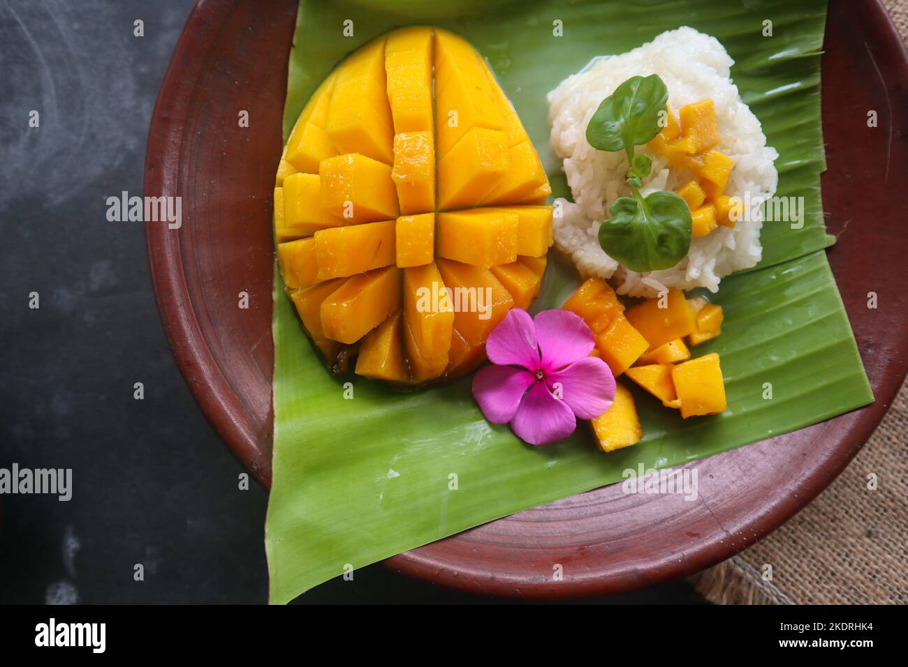 mango sticky rice is Thai dessert made of sticky rice, mango and