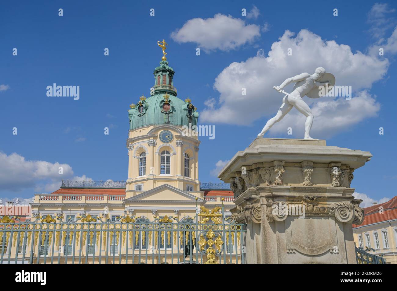 Figur, Kämpfer mit Schild, Schloss Charlottenburg, Spandauer Damm, Charlottenburg, Berlin, Deutschland Stock Photo