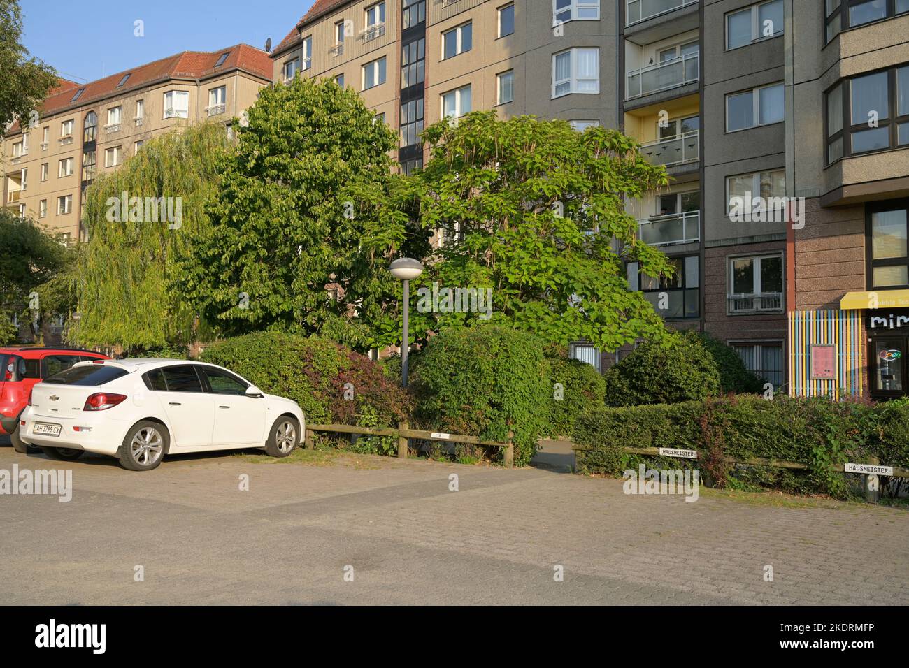 Parkplatz an der Stelle des ehemaligen Führerbunker, In den Ministergärten, Mitte, Berlin