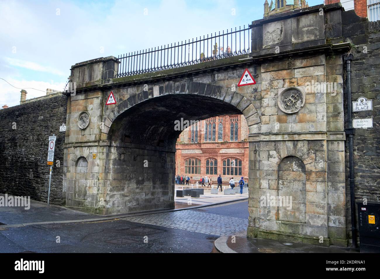 one of the original four city gates shipquay gate looking out from inside the walls derry londonderry northern ireland uk Stock Photo