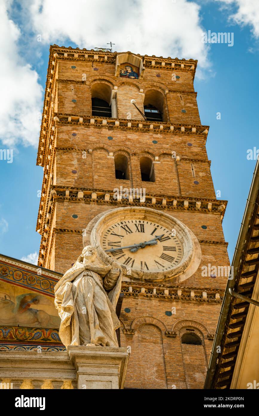 Back streets of rome hi-res stock photography and images - Alamy