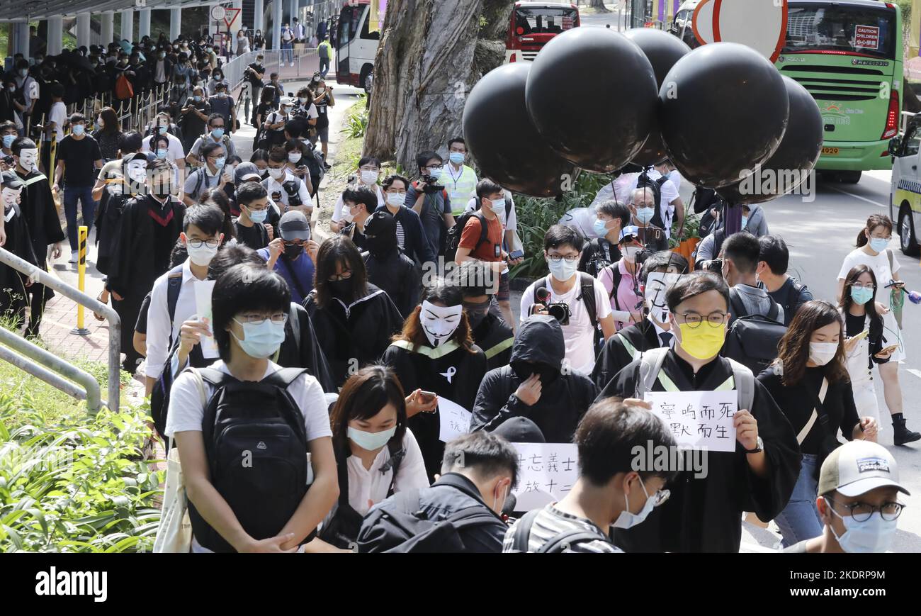Graduates of the Chinese University of Hong Kong (CUHK) wearing
