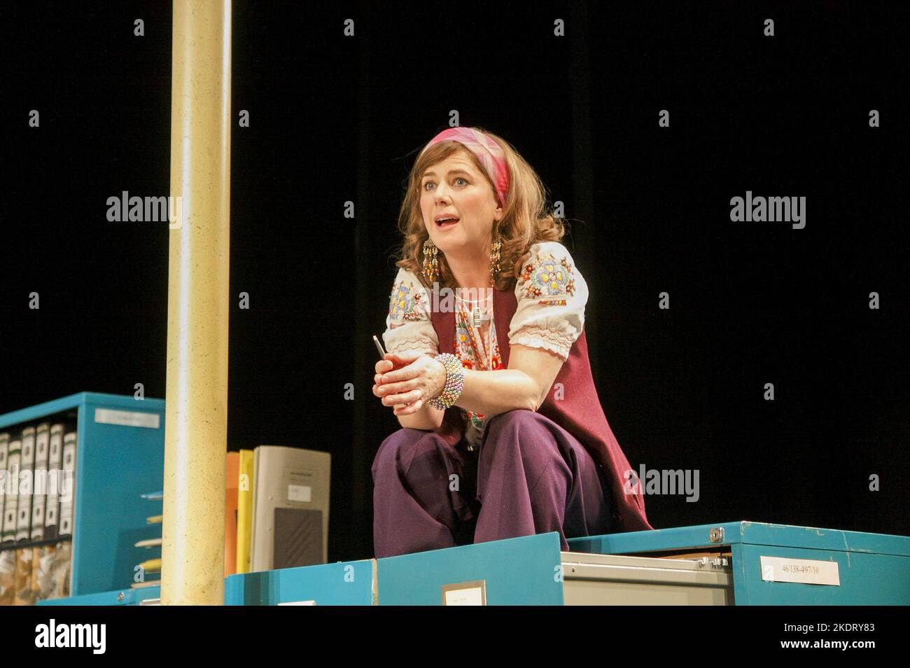 Imogen Stubbs (Lucy) in ALPHABETICAL ORDER by Michael Frayn at the Hampstead Theatre, London NW3  21/04/2009  design: Janet Bird  lighting: Tim Mitchell  director: Christopher Luscombe Stock Photo