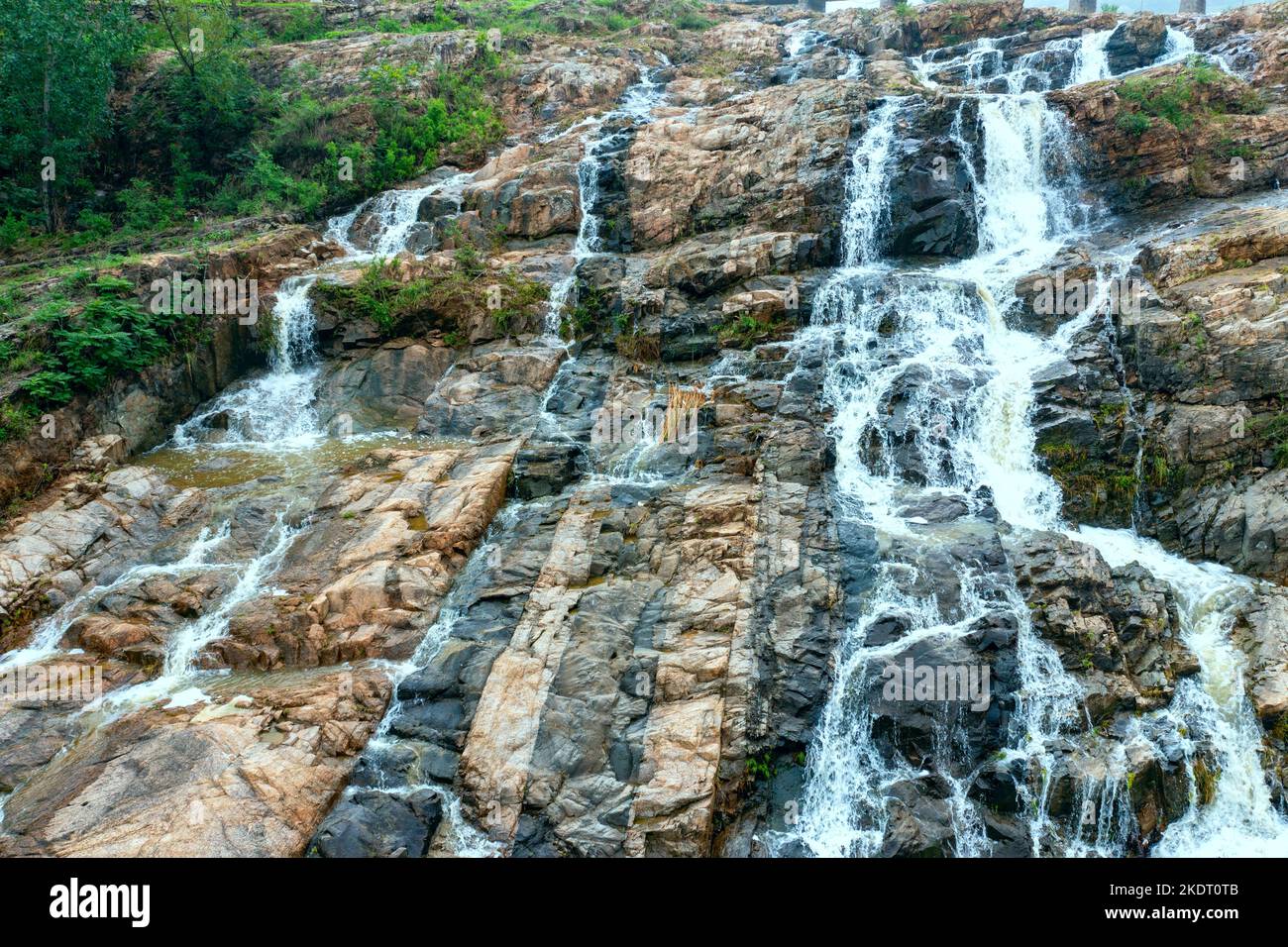 Accumulate waterfall hi-res stock photography and images - Alamy