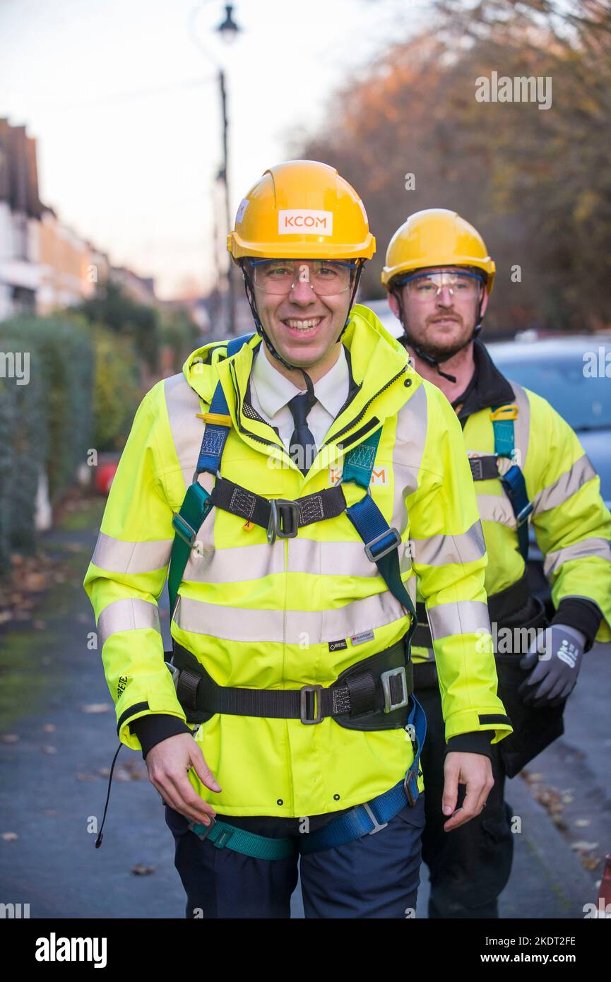 24 November 2017: Matt Hancock MP, Minister for Digital (left) in a cherry picker installing fibre broadband into a home in Hull, East Yorkshire, duri Stock Photo