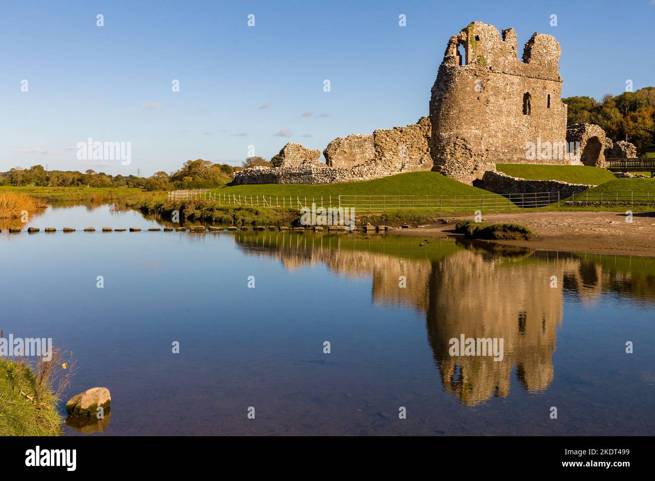 Ruins of a 12th century Welsh castle in the rural countryside (Ogmore Castle, Vale of Glamorgan) Stock Photo
