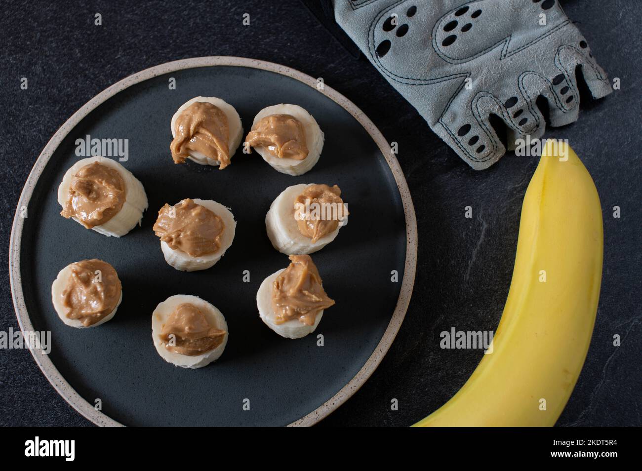 Pre workout snack for muscle building with sliced banana and crunchy