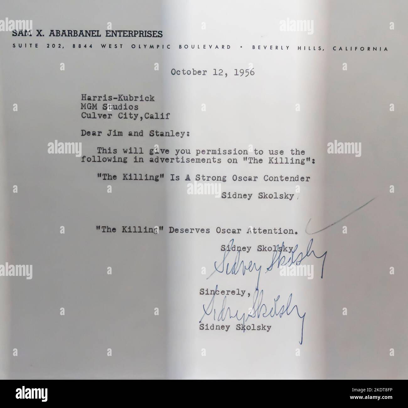 Letter from Sidney Skolsky to Stanley Kubrick and Jim Thompson praising the Killing script, 1956 Stock Photo