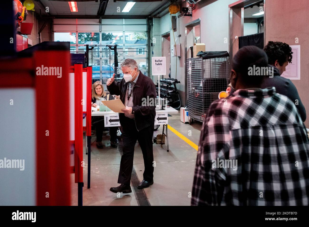 Fire Department Poll Alexandria, Virginia, USA. 8th November, 2022. As Americans head to the ...