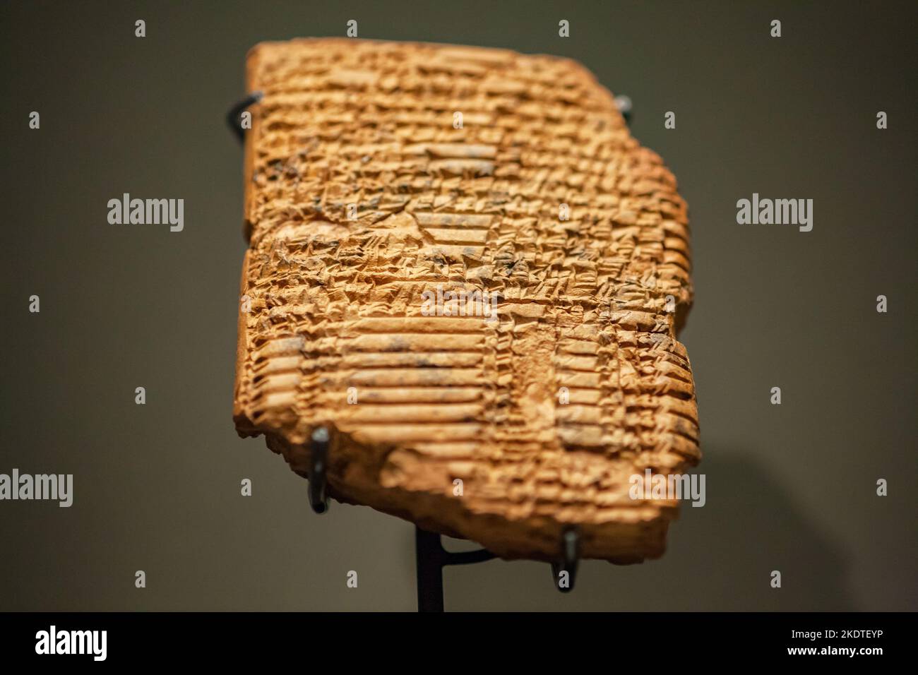 Cuneiform writing hi-res stock photography and images - Alamy
