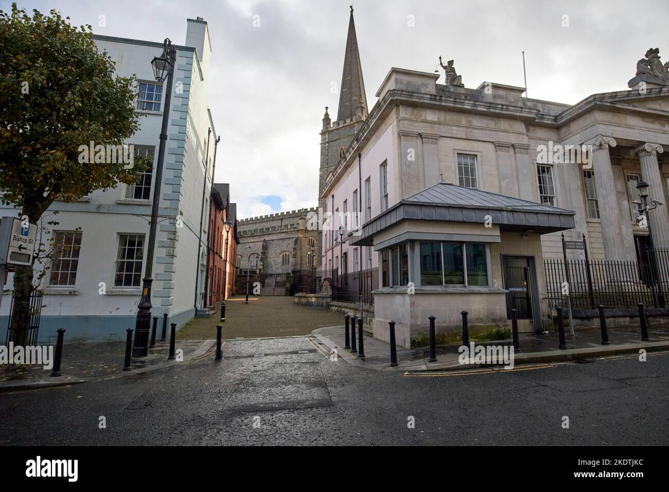 looking up st columbs court towards st columbs cathedral beside bishop street courthouse derry londonderry northern ireland uk Stock Photo