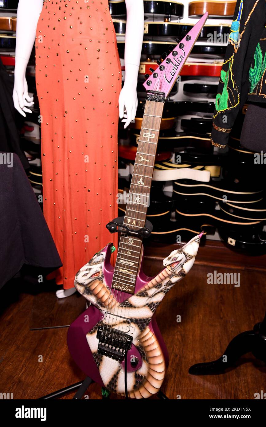 Steve Vai s 1990S Conklin Custom Seven String electric guitar