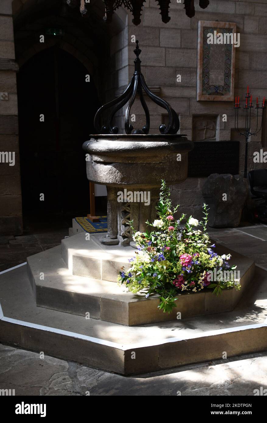 The Hexham Abbey font consists of a Roman bowl with a pillar base that has been inverted.The  base with its dog-tooth moulding being Norman.The font c Stock Photo