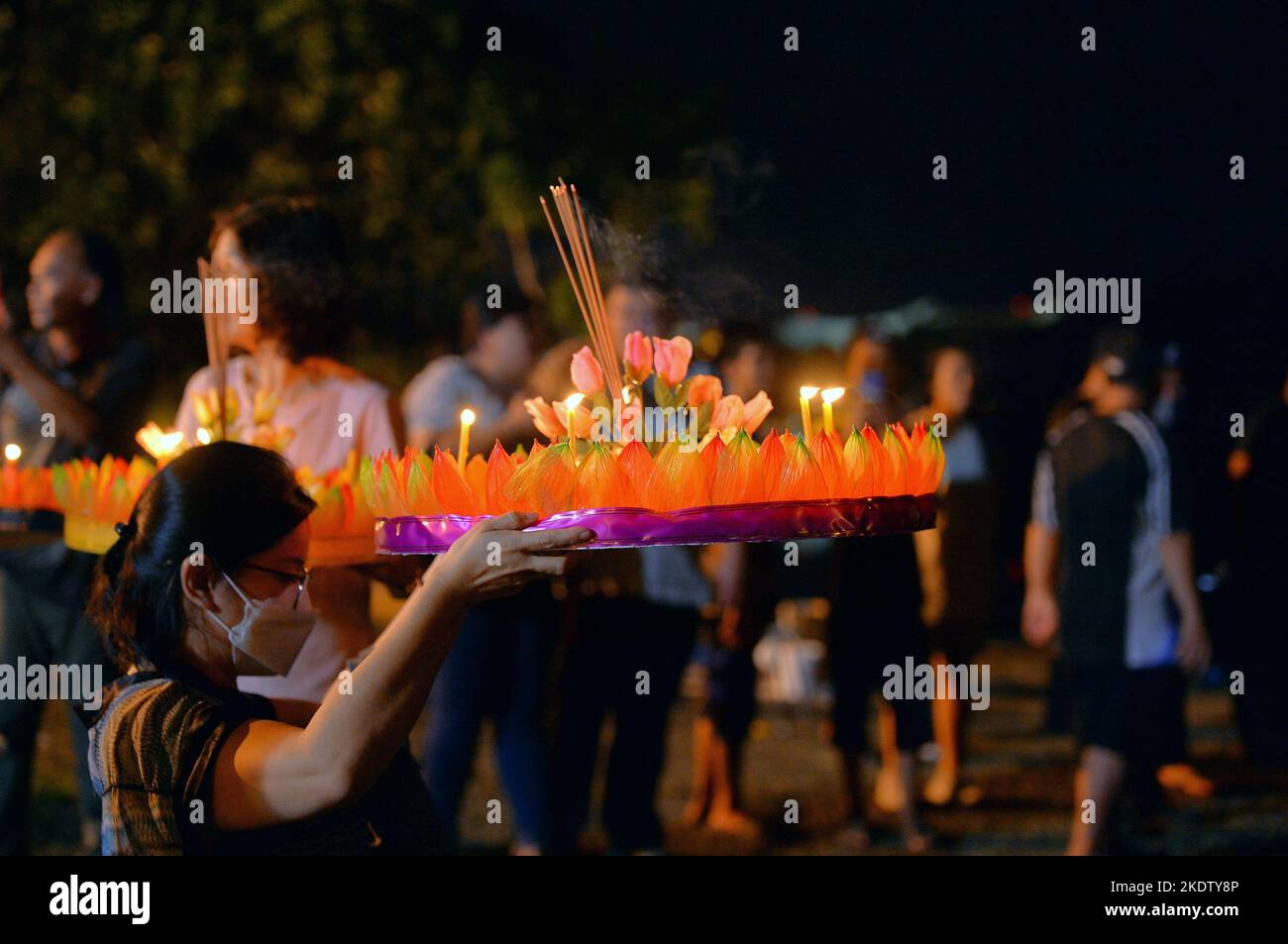 Bandar Seri Begawan, Brunei. 8th Nov, 2022. A woman prepares to release
