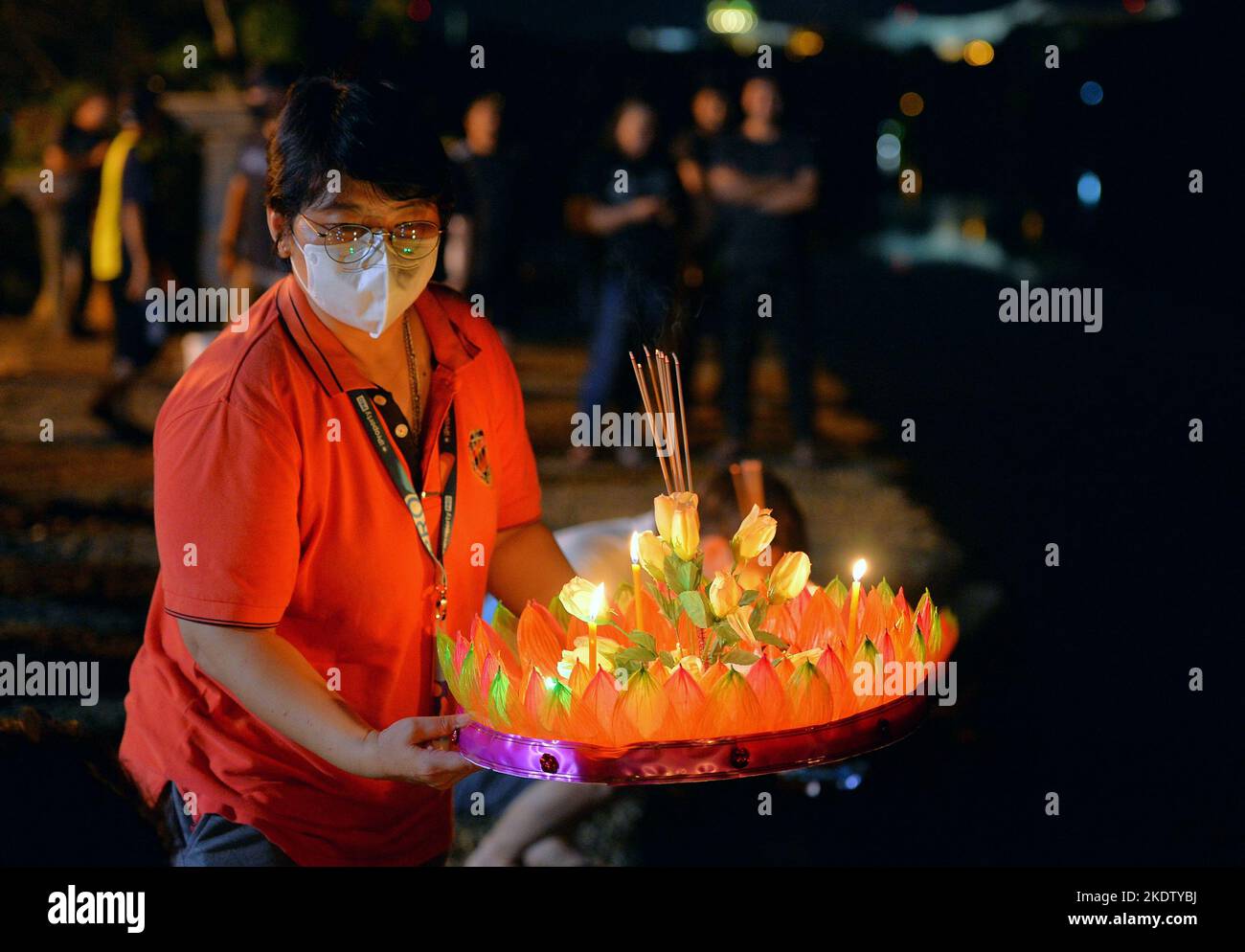 Bandar Seri Begawan, Brunei. 8th Nov, 2022. A woman prepares to release