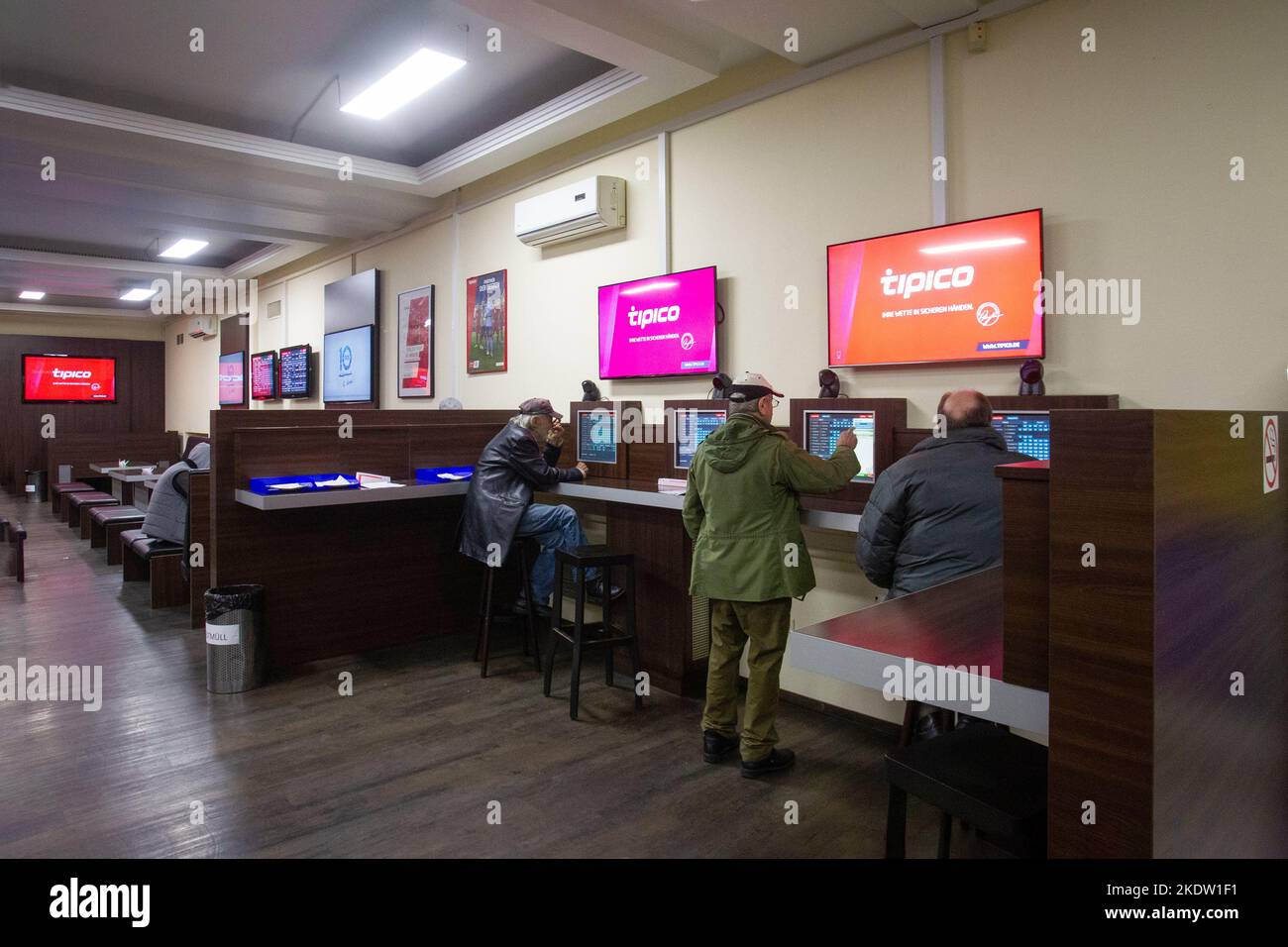 Bookmakers Computer Screen 2022 11 26 hi-res stock photography and images - Alamy